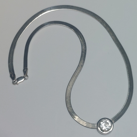 Sterling Silver Herringbone Chain and Round CV Pendent - Picture 3 of 8